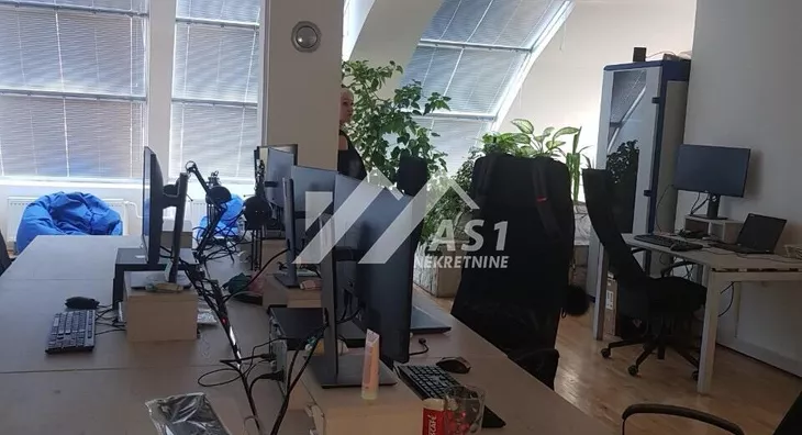 Šestoiposoban stan | 4zida