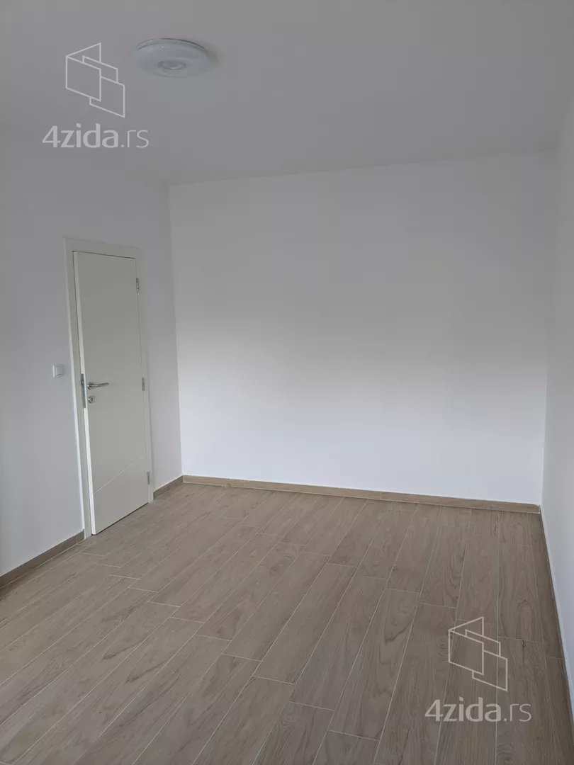 Šestoiposoban stan | 4zida