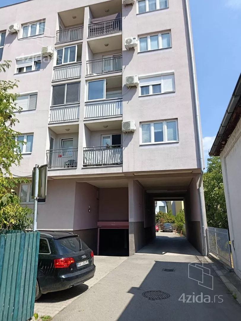 Garaža | 4zida