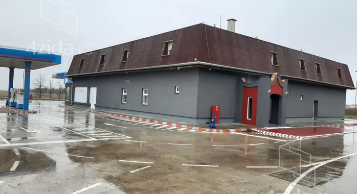 Poslovna zgrada | 4zida