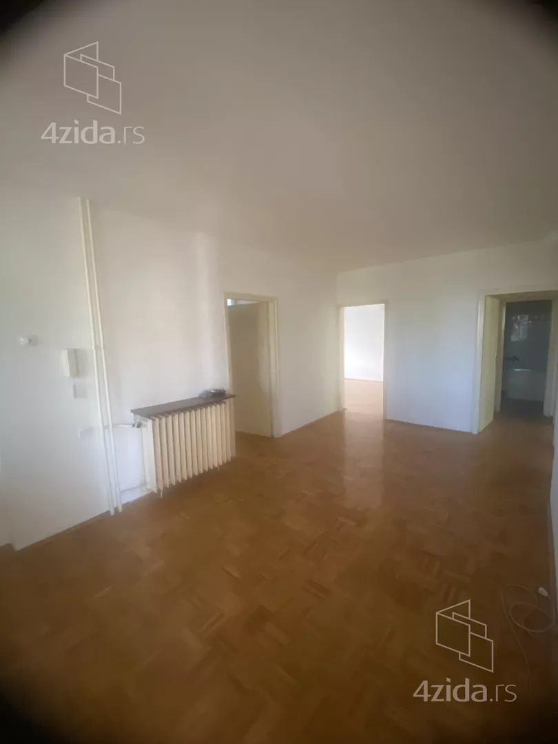 Četvoroiposoban stan | 4zida