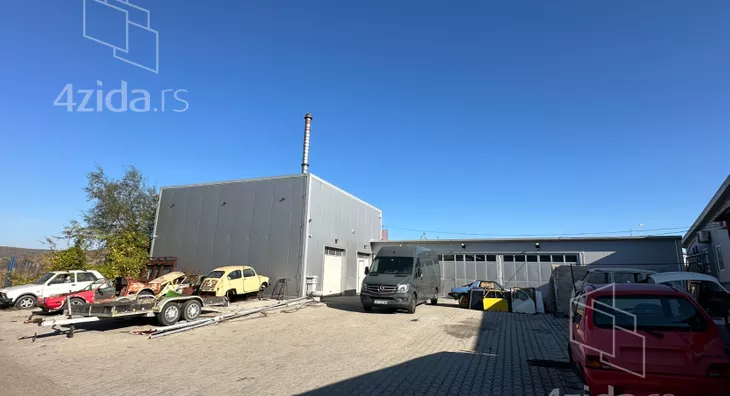 Poslovna zgrada | 4zida