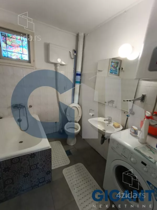 Petosoban stan | 4zida