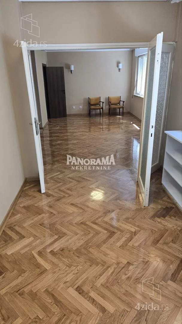 Četvoroiposoban stan | 4zida
