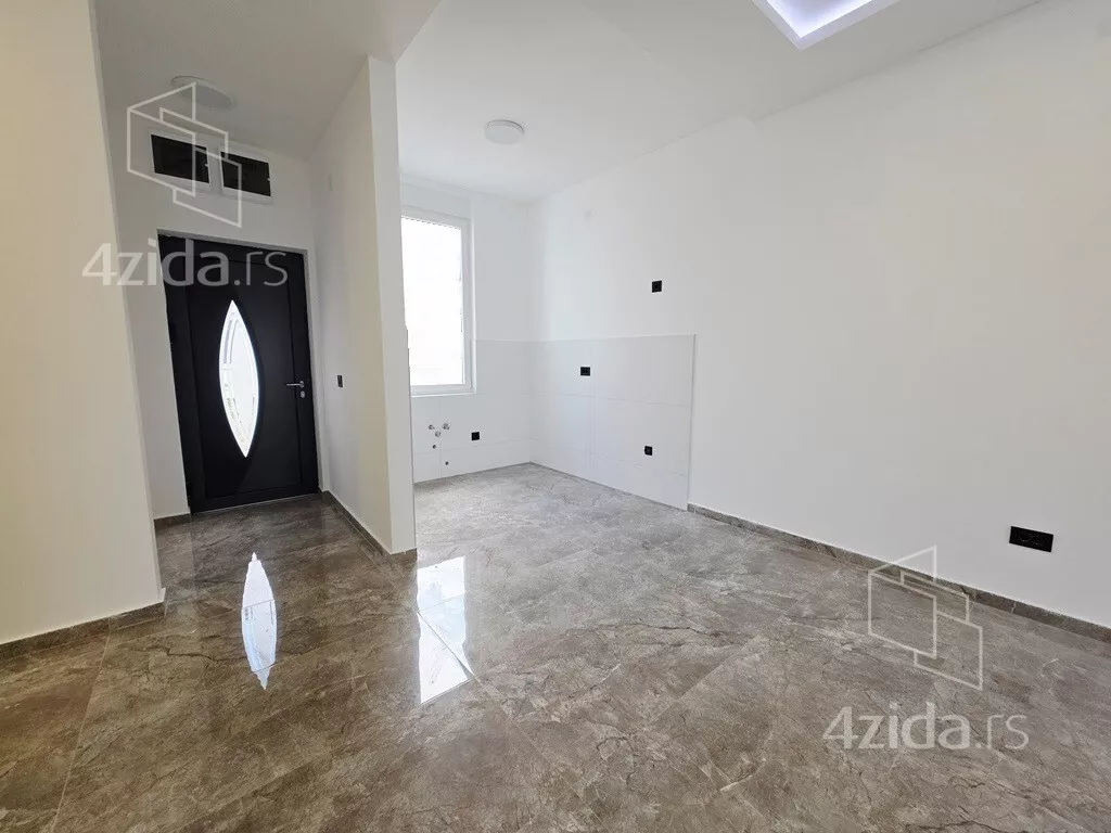 Četvoroiposoban stan | 4zida