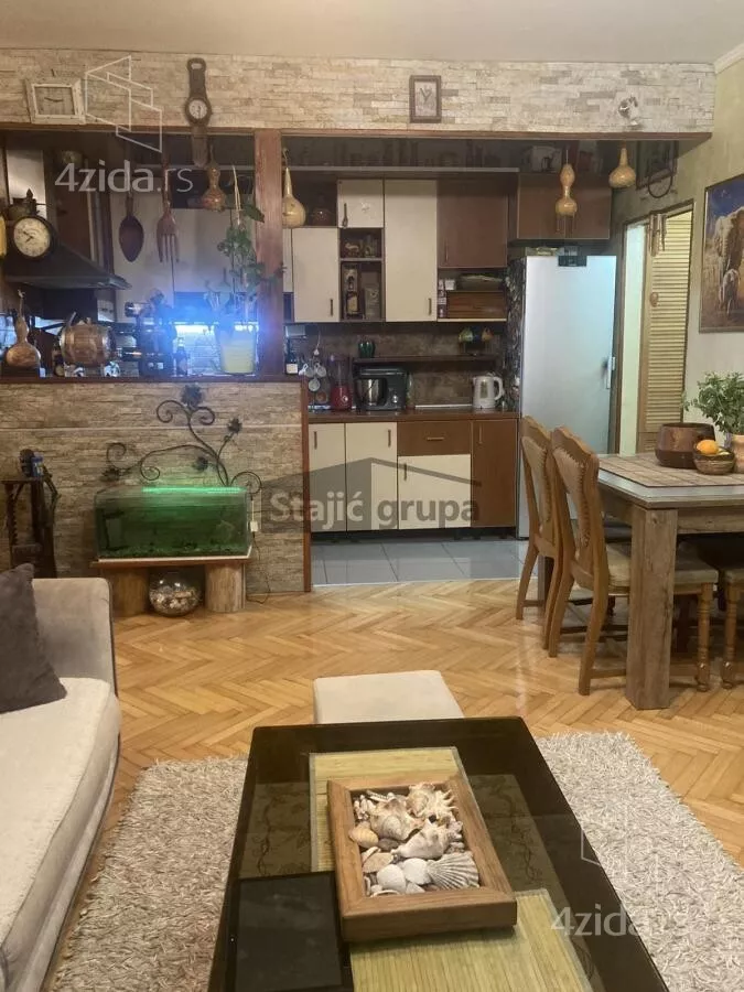 Troiposoban stan | 4zida