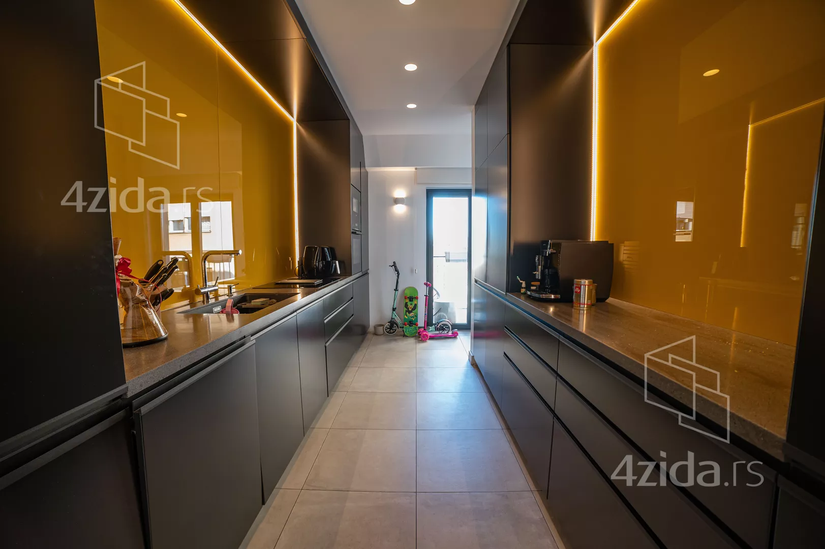 Petosoban stan | 4zida