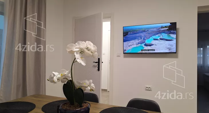 Poslovna zgrada | 4zida