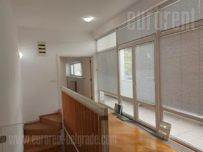 BELI DVOR | 4zida.rs