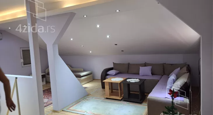 Četvoroiposoban stan | 4zida