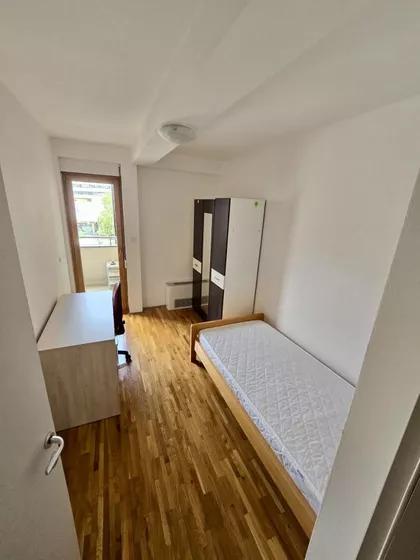 Crveni Pevac | 4zida.rs