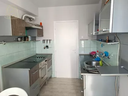 Crveni Pevac | 4zida.rs
