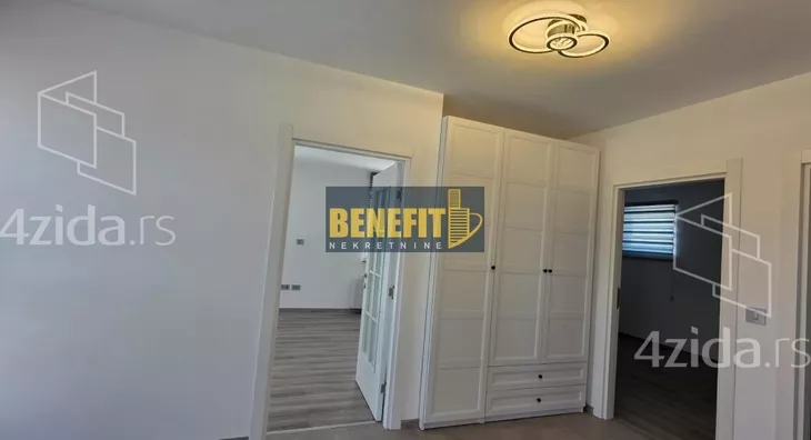 Poslovna zgrada | 4zida