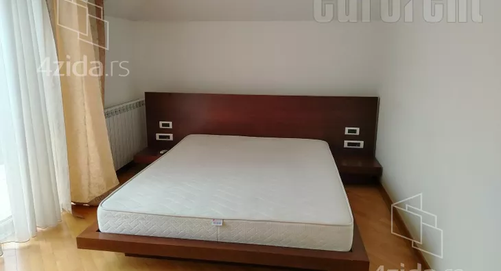 Četvoroiposoban stan | 4zida