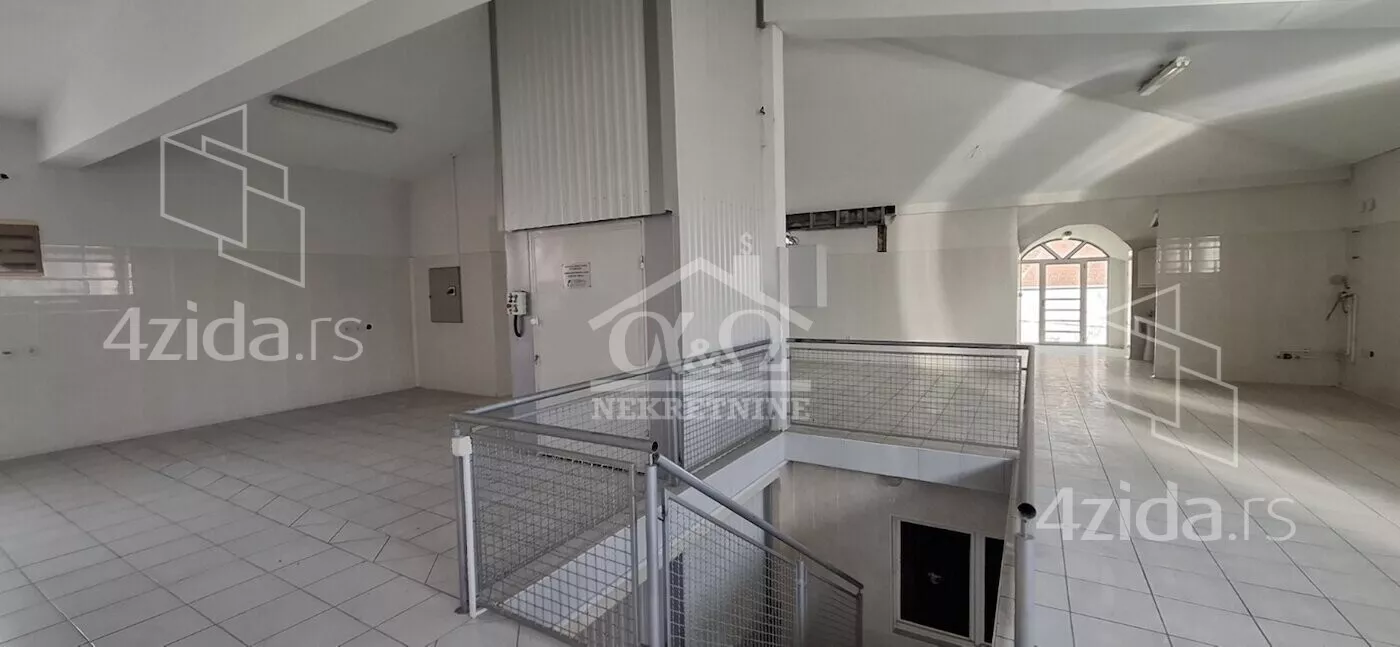 Poslovna zgrada | 4zida