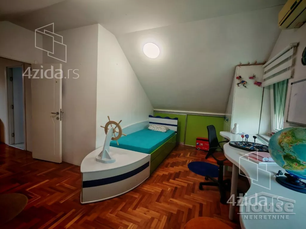 Petosoban stan | 4zida