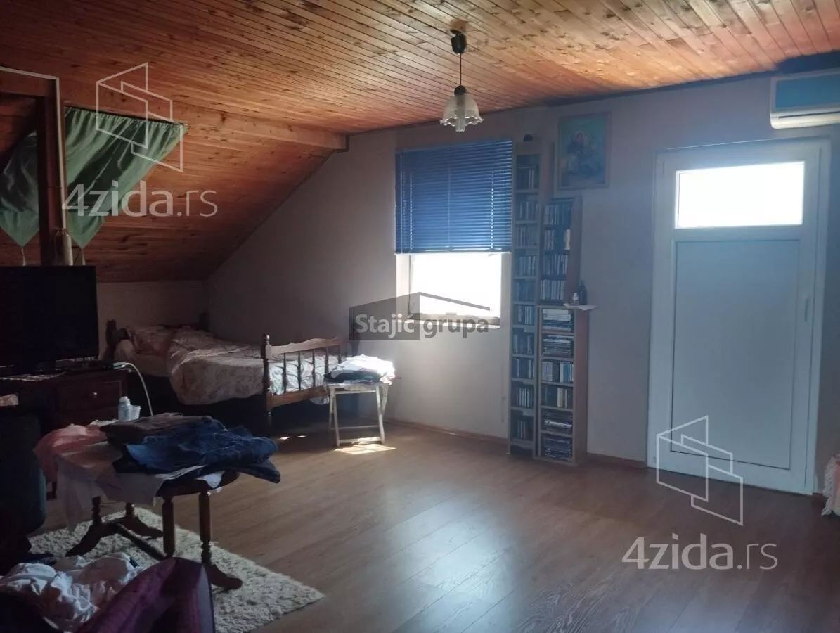 Plac | 4zida