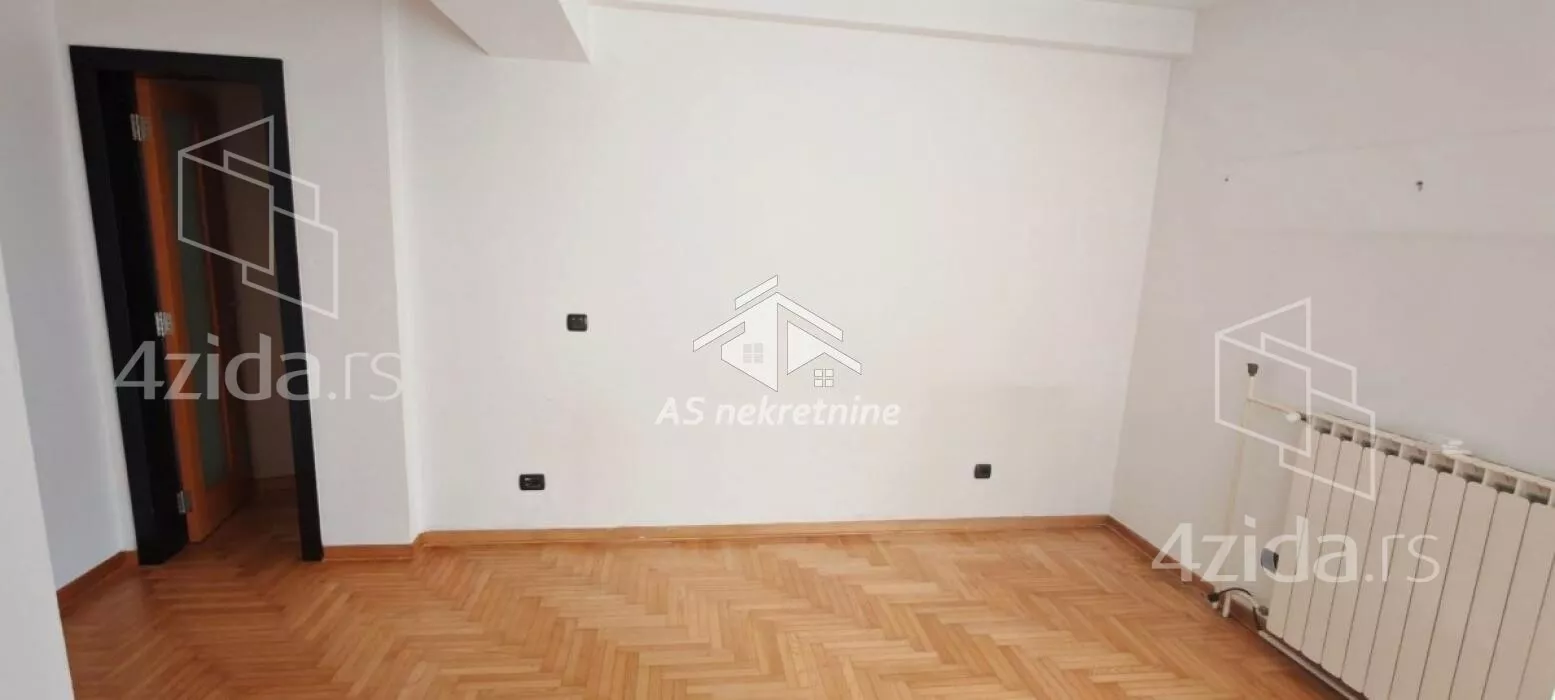 Šestosoban stan | 4zida