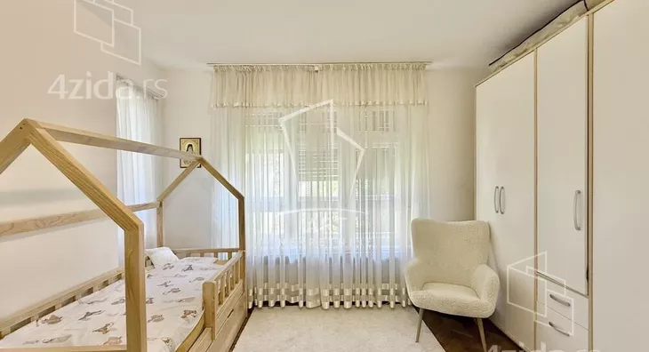 Petosoban stan | 4zida