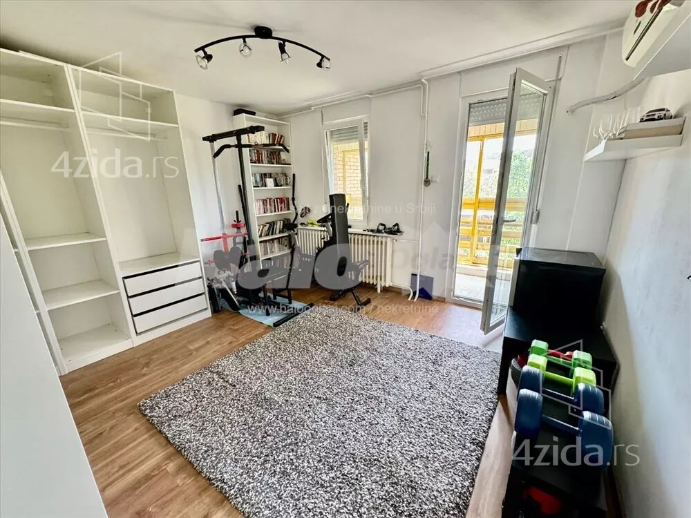 Petosoban stan | 4zida