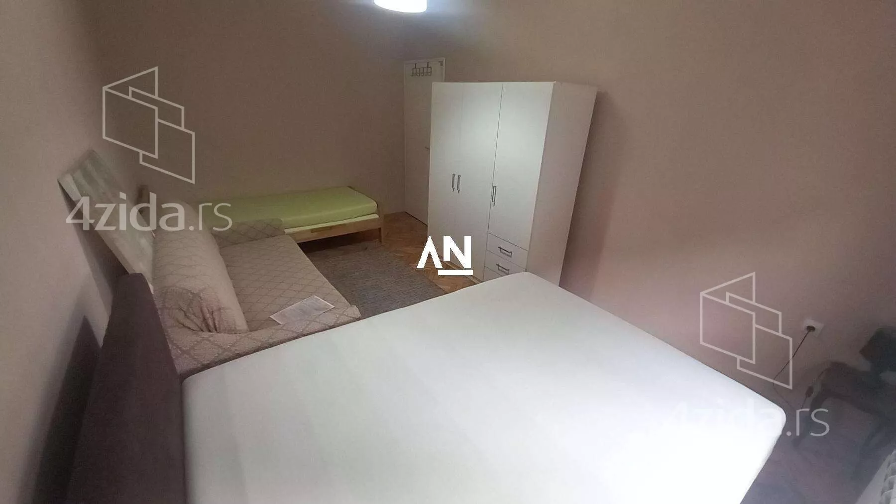 Petosoban stan | 4zida