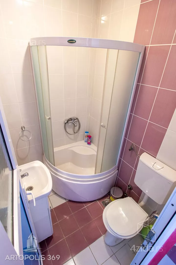 Poslovna zgrada | 4zida