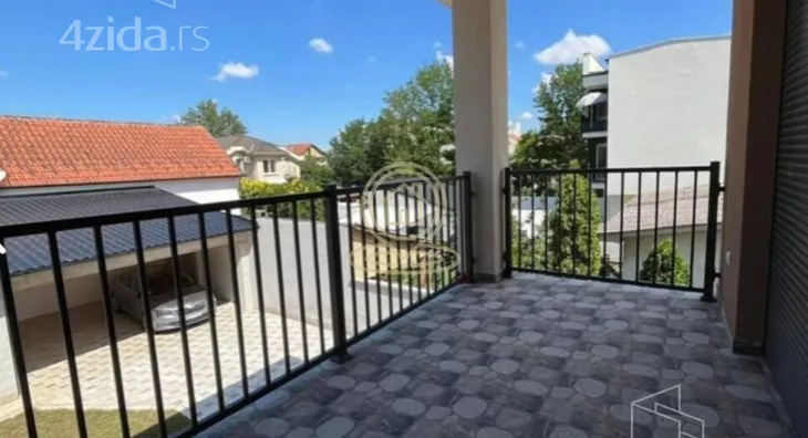 Poslovna zgrada | 4zida