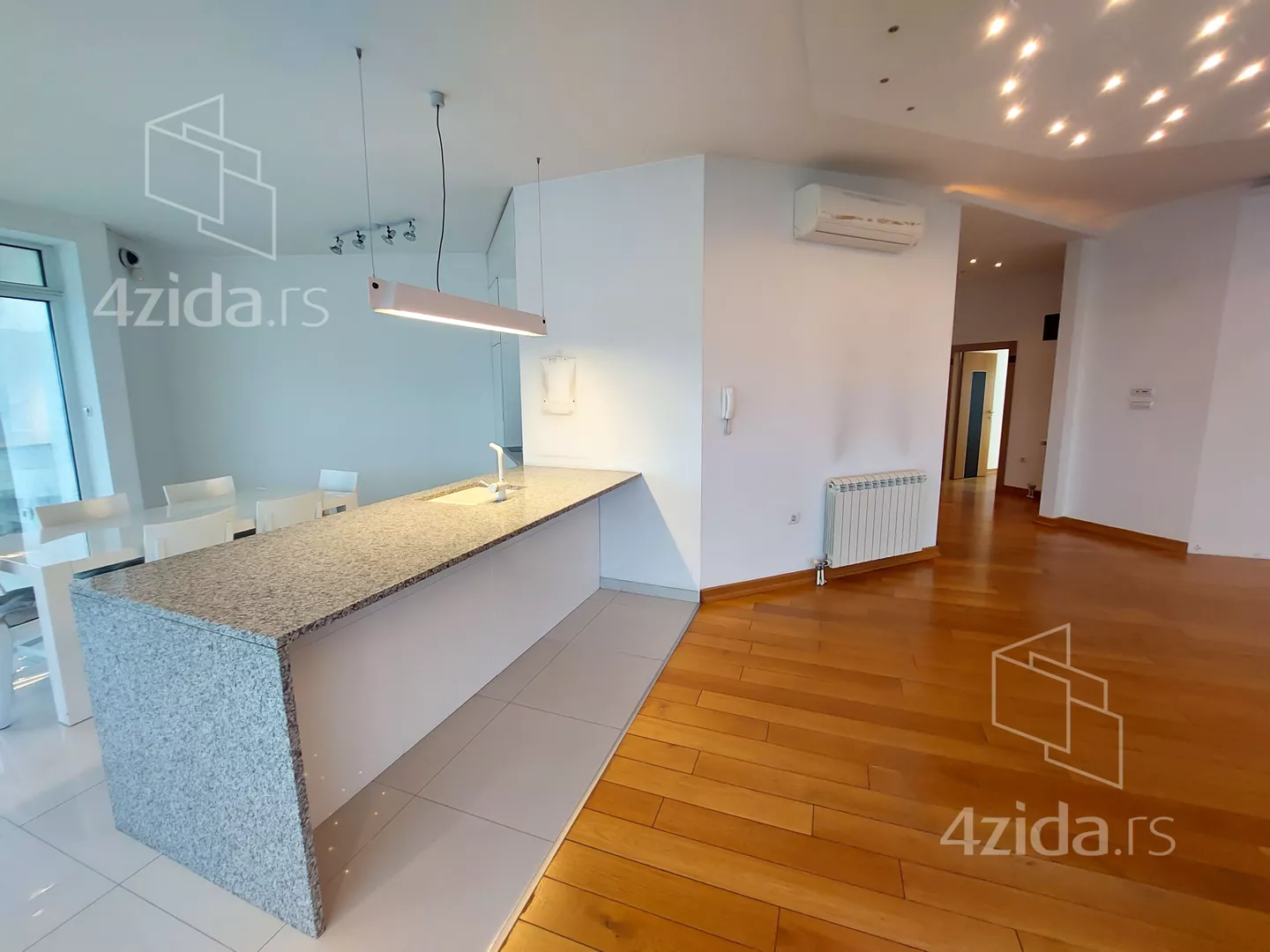 Petosoban stan | 4zida