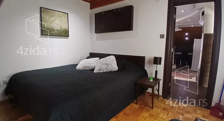 Četvoroiposoban stan | 4zida
