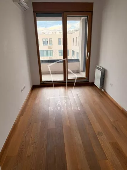 Tadije Sondermajera | 4zida.rs