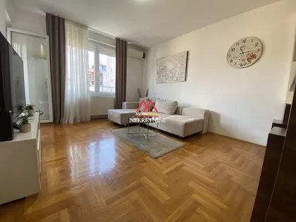 Školska | 4zida.rs