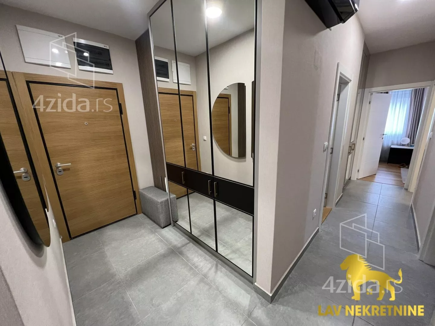 Troiposoban stan | 4zida