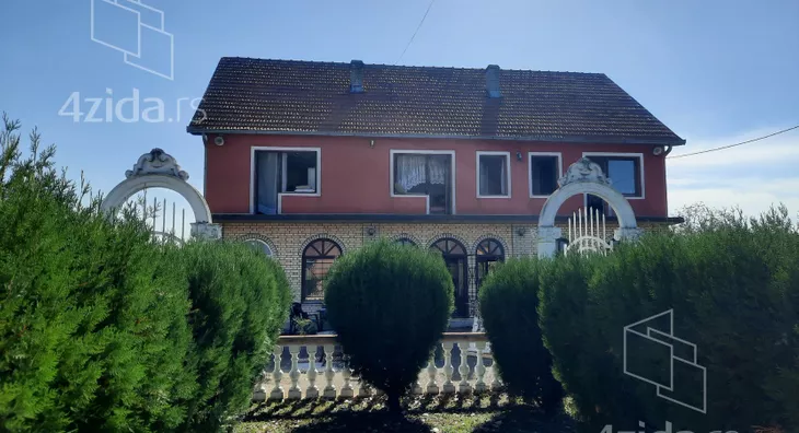 Poslovna zgrada | 4zida