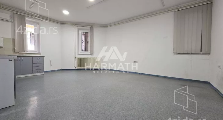 Poslovna zgrada | 4zida