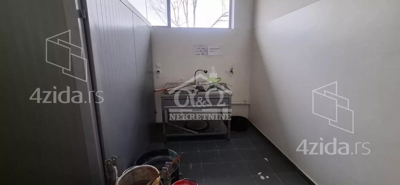 Poslovna zgrada | 4zida