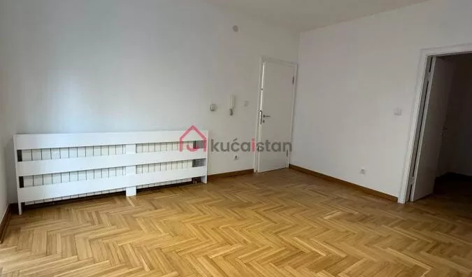 Poslovna zgrada | 4zida