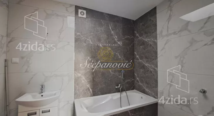 Šestosoban stan | 4zida