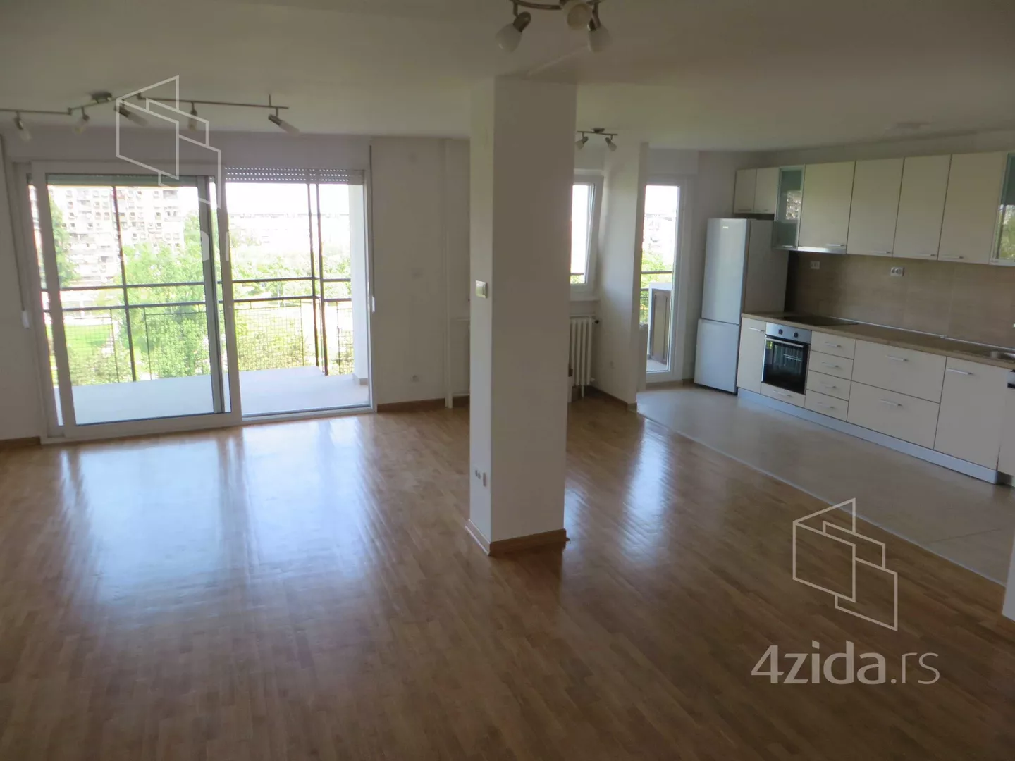 Petosoban stan | 4zida