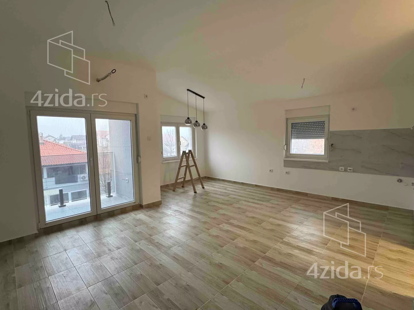 Troiposoban stan | 4zida