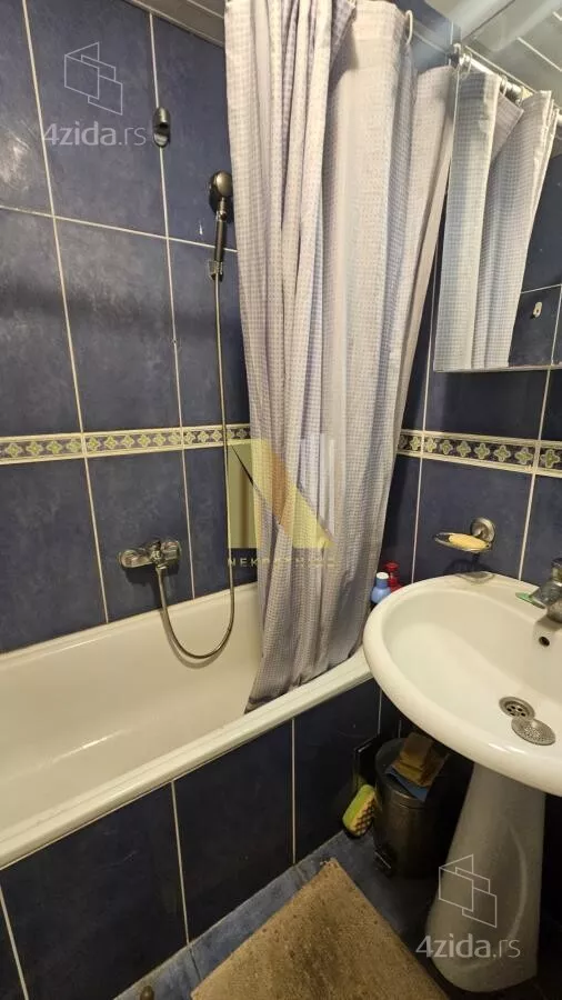 Četvoroiposoban stan | 4zida