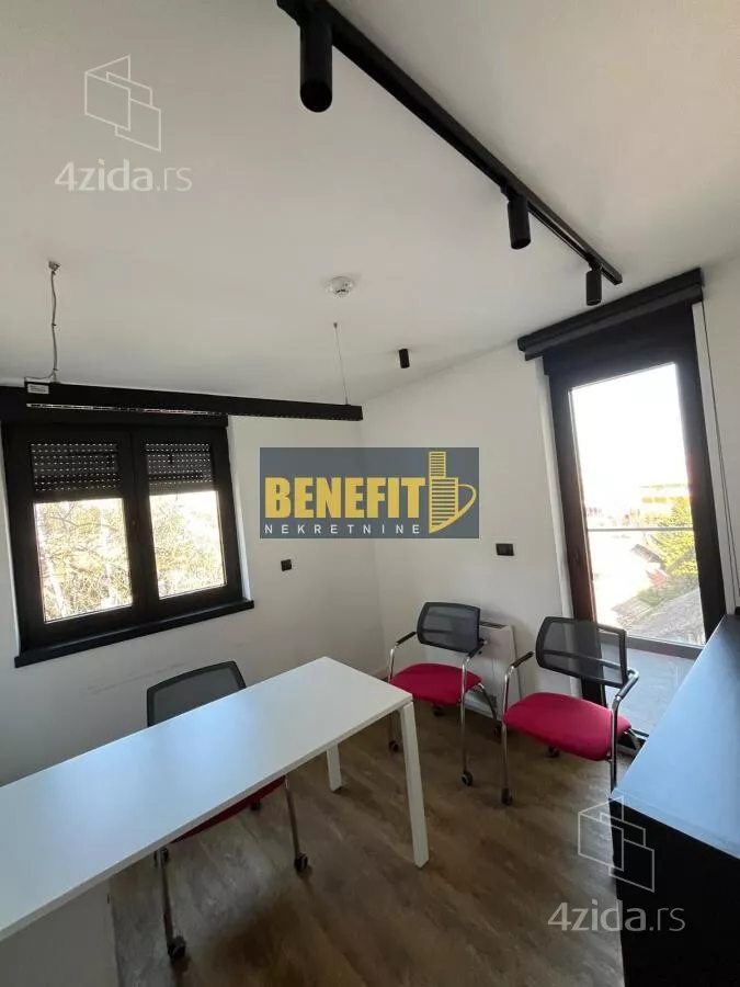 Poslovna zgrada | 4zida