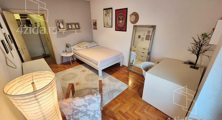 Šestosoban stan | 4zida