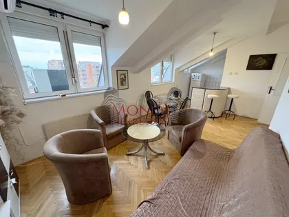 Crveni Pevac | 4zida.rs