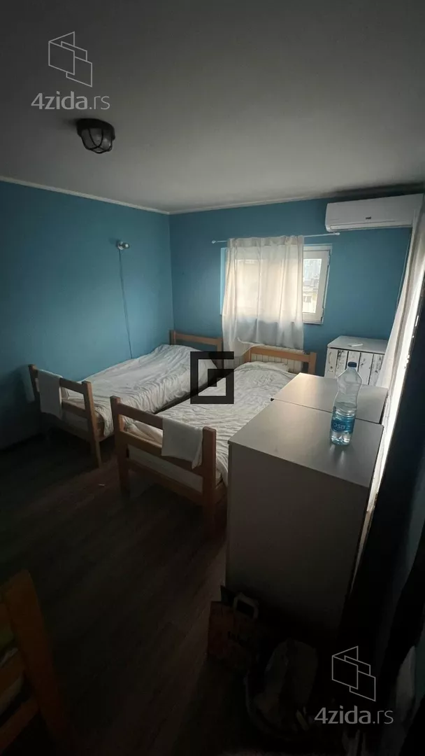 Šestoiposoban stan | 4zida