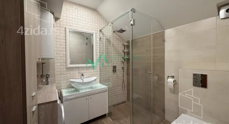 Četvoroiposoban stan | 4zida