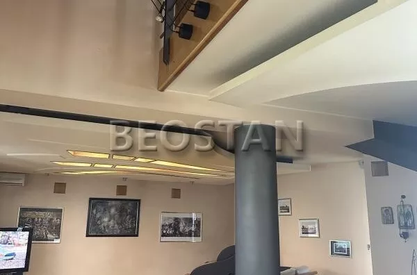 Šestoiposoban stan | 4zida