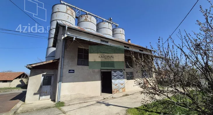 Poslovna zgrada | 4zida