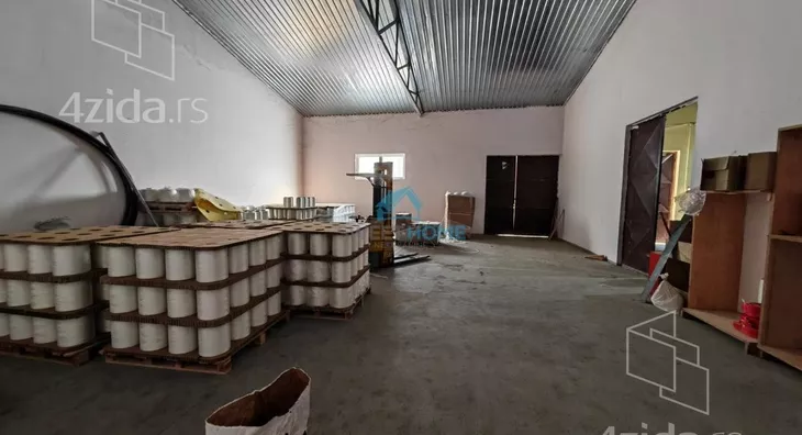 Poslovna zgrada | 4zida