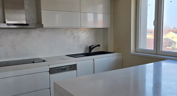 Šestosoban stan | 4zida