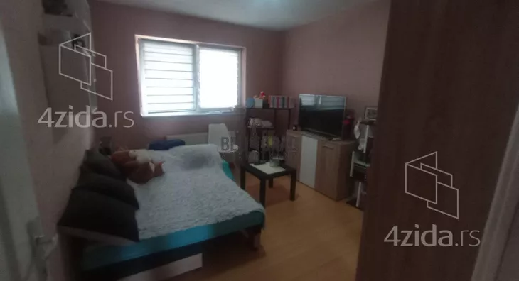 Šestosoban stan | 4zida